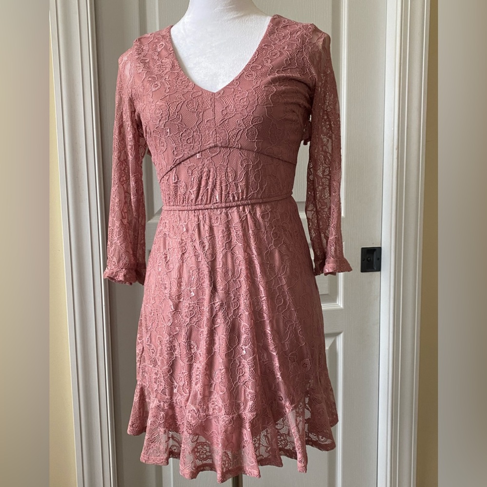 Dusty rose lace lace mini by Speechless. Size XS. 32 1/2” length.
